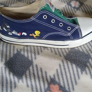 Looney Tunes canvas tennis shoes